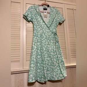 Dockers Floral Wrap Dress in blue and White! Size XS women’s NWT!
